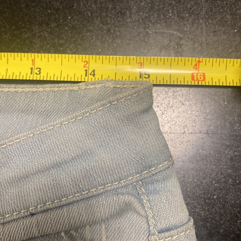Distressed shorts 🩳 - Picture 6 of 9